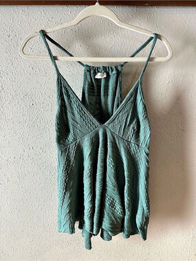 Bucket List Knit Camisole in Green Size Small Like New